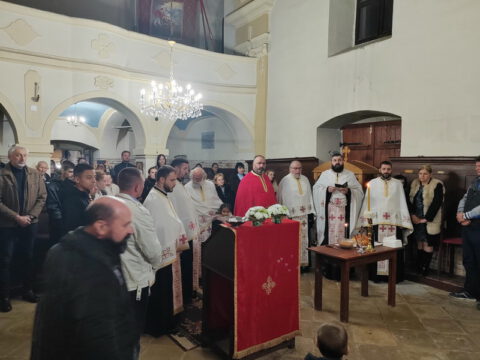 IMG-cc76b7e50864acb82014d368de53b21a-V_resize