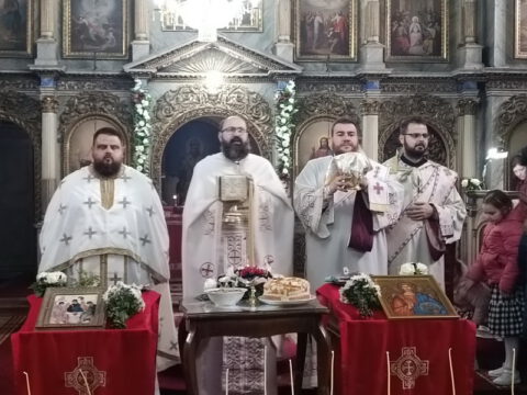 IMG-dbc897eeacb1dc8b3bea09907804b421-V_resize