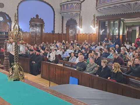 IMG-51646b664cfaac387d8ba86432de381e-V_resize