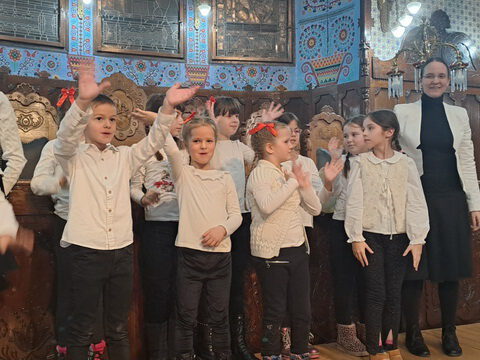 IMG-b06a8716227835a5be87051c15b7b270-V_resize