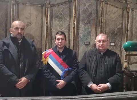 IMG-09513367963bf33c2eea384600c34291-V_resize