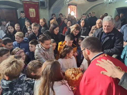 IMG-19f4db4ffee42b96b90639224e0abd33-V_resize