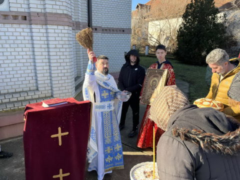 IMG-25c1df526a995a1124517ac5dc6c5485-V_resize