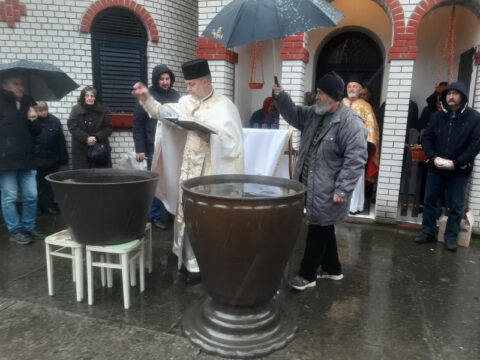 IMG-30f3f1f118eeeec22769f2d9c4cdc9eb-V_resize