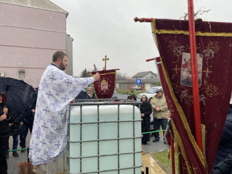 IMG-696609477ef9fa46cbd5d947c35f11f9-V_resize