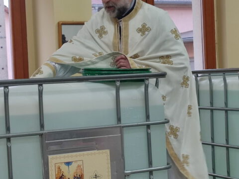 IMG-82c6d20cad7faee5beb27aabd3d312ee-V_resize