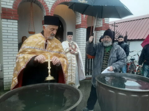 IMG-b129c567f6fe12142bdf65f441266e21-V_resize