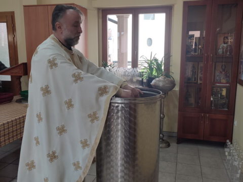 IMG-bca37e5ed143a485dd53e6bd4920044a-V_resize