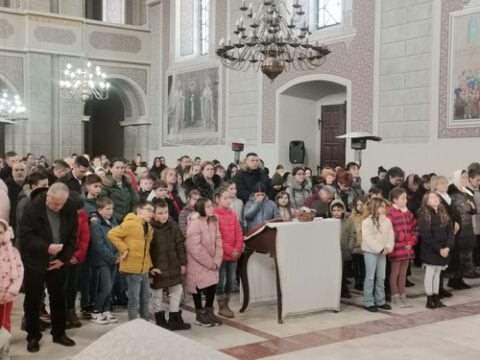 IMG-e390cb668e68841644c3261586f69f7f-V_resize