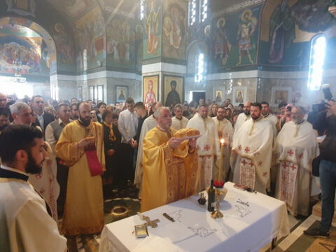 IMG-7fe7cd954cfecaa9d300cb408c2c998d-V_resize