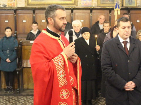 IMG-4b75892229b0149aa69c8a0864caacc2-V_resize