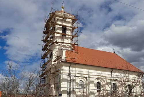 Подигнут крст храма у Локу