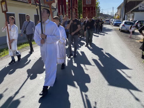 IMG-01ac89e779e5716742c3ddea1fe79314-V_resize