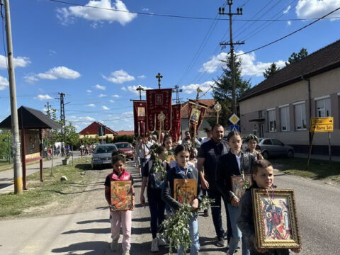 IMG-3da1970fe563f9fd5f9f7a936989c7c2-V_resize