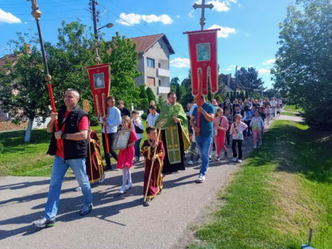 IMG-76f47e680efce01910d23d70e0d1e094-V_resize