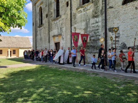 IMG-90997db5b8a27ecdedfff05252f2fbd0-V_resize