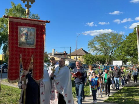 IMG-a82f19034685cfc43f8009e4829f3380-V_resize