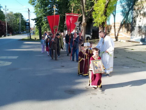 IMG-c772fe7cb50ded9e9c549228adfcd540-V_resize