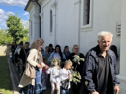 IMG-d04ce712b16f63d64dcba7f2652a7916-V_resize