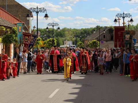 IMG-d547e2ce075c6764772cd94b35eed17e-V_resize