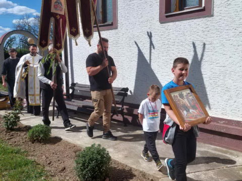 IMG-e6164a4f2092bc5761185d771e6c3bc0-V_resize