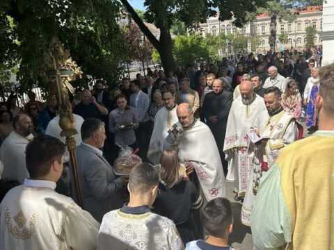 IMG-03f92dd249eb2f214a67c77877b22352-V_resize