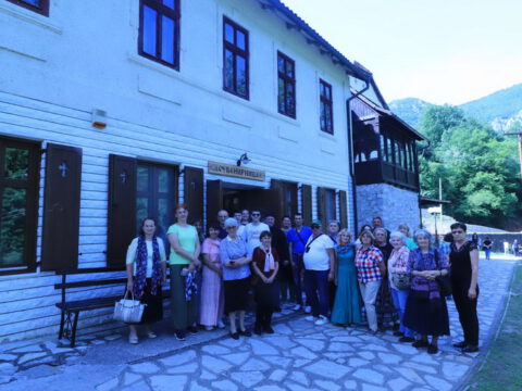 IMG-083c18723f87c0109a5bb5716fbc4cdd-V_resize