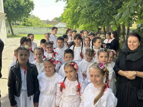 IMG-2c40cac7a5efac850ab0587a9093dffd-V_resize