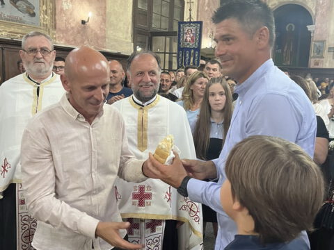 IMG-2d28b3557164a538f3a3ff5404c4e3d5-V_resize