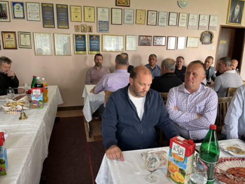 IMG-4badba391876377fd15d40e4c7c5eabf-V_resize