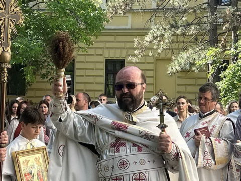 IMG-70fd8b153f90c6ada8ae1ea1394f3872-V_resize