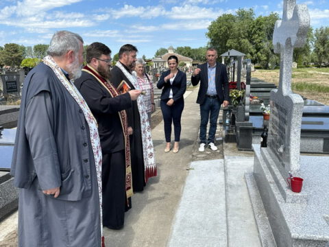 IMG-7dae8e532d2872eaa390a3e3a6546bce-V_resize