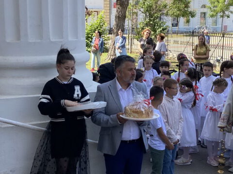 IMG-81d169a6ea3d34db014401cf669c2ad0-V_resize