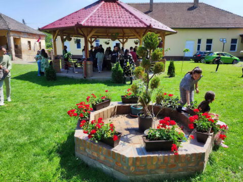 IMG-94af3695c09bf9ad09eea15678a96a7b-V_resize