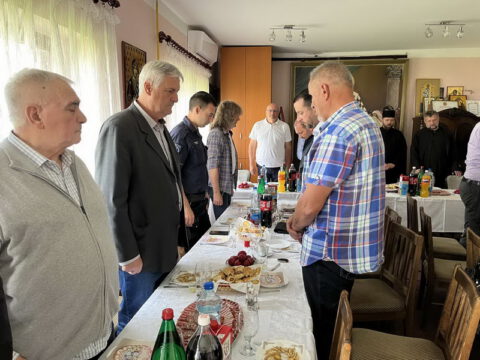 IMG-99206054c716824a3b6a5cfeca21ec37-V_resize