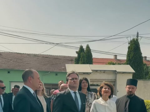 IMG-a4ca828b6c8c1e7ef8dca761ad57fb74-V_resize