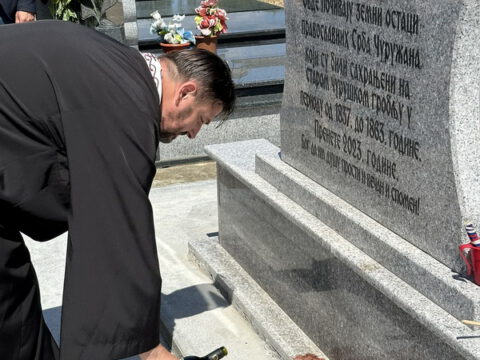 IMG-c5f91e8738a9aac69a79285cc26c1408-V_resize