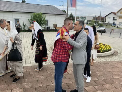 1718286400375_resize