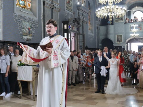 1718530397406_resize