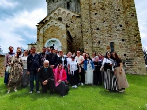 IMG-05a05298c68cb216849d95c471141512-V_resize