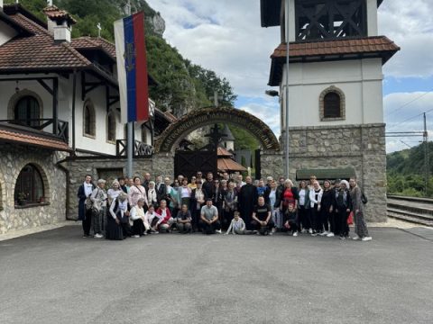 IMG-53db2d7436ccd6980fe4e2ed3d99dcb4-V_resize