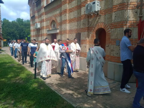 IMG-76b7431687f04b5f4f6ef70f17b7c8ee-V_resize