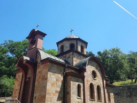 IMG-8f0ee3b3d393a0494cde9bb61695bb11-V_resize