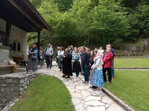 IMG-9e06b4add3701ce3f31b4c3d9686da0e-V_resize