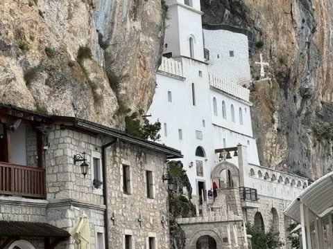 IMG-c24c3e7040a238d468fb24d7e355813e-V_resize