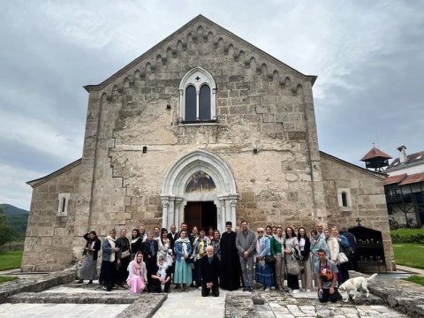 IMG-e4606ce3c3ca624560d103175ebc291b-V_resize