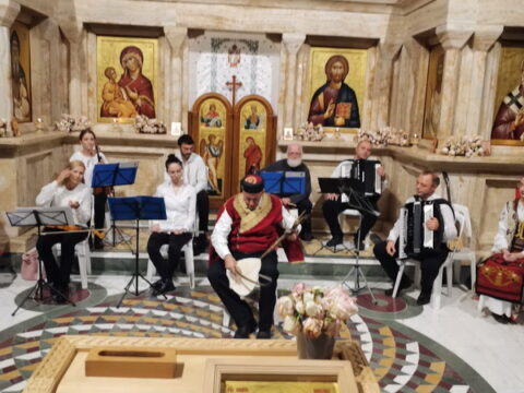 IMG-919d68f258d76c373d342b903006095b-V_resize