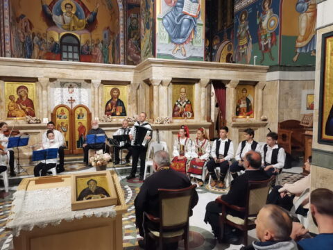 IMG-a584e7e7a0f1a60acf846410b2c6bdce-V_resize