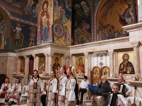 IMG-ce92e8a02a83d844f5abd6f8a04718d9-V_resize