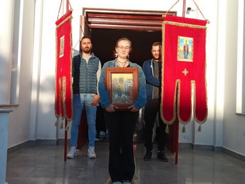 20250412_195211_resize